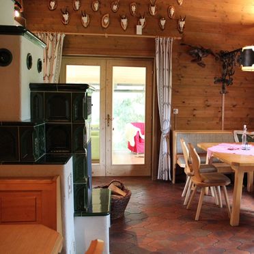 Wohnstube mit Kachelofen, Alpine-Lodges Petra, Arriach, Kärnten, Kärnten, Österreich