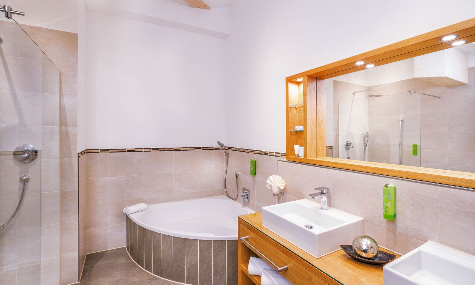 Badezimmeransicht Alpen Residenz Suite