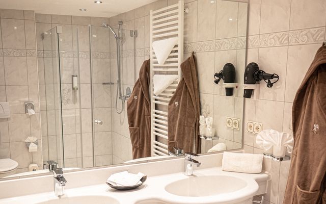 Doppelzimmer de Luxe 36 qm image 2 - Parkhotel Burgmühle