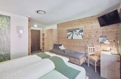 Zirben-Dreibettzimmer Stillebach (3/4) - Biohotel Stillebach