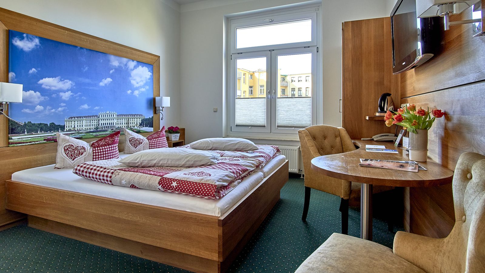 Doppelzimmer Komfort Bahnseite image 1 - Biohotel Amadeus