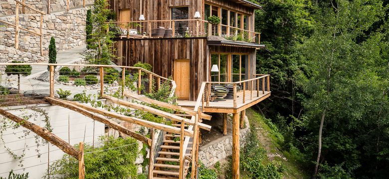 Quellenhof Luxury Resort Passeier: Wald-Chalet im Alpenschlössel image #1