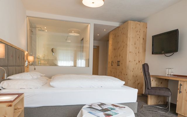 Symbolfoto Zimmer Hotel Mein Almhof Nauders EZ DZ 5371.jpg