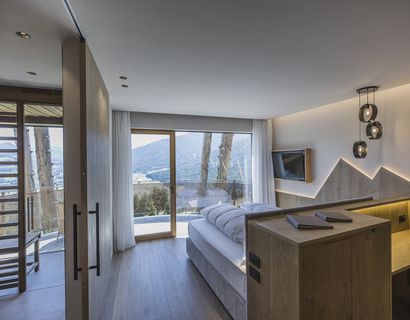 Alpin Panorama Hotel Hubertus: Wellness Suite LUMES mit Jacuzzi