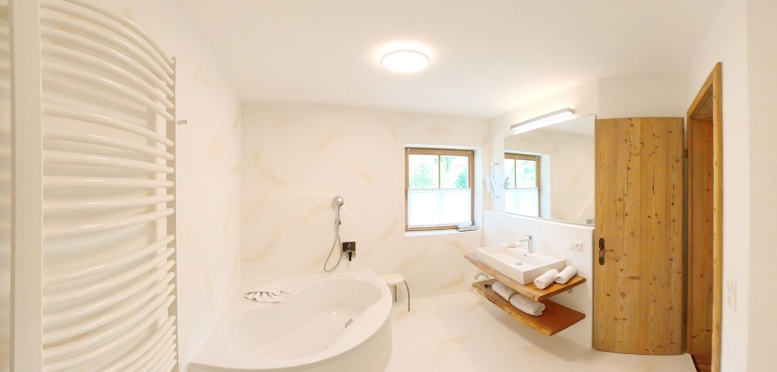 SUPERIORZIMMER KAISERBLICK image 3 - Berghotel & Spa Hotel Feuriger Tatzlwurm 