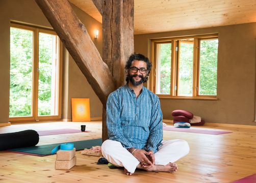 Yoga with Ashwani Bhanot - Haus am Watt