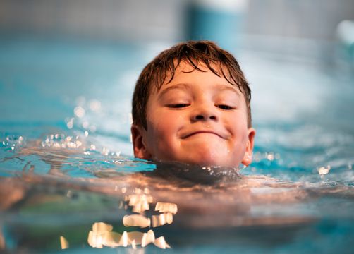 Biohotel Pirkers: Schwimmkurse für Kinder im Hotel - Pirker's Natur & Bio- Familienhotel, Malta, Kärnten, Österreich