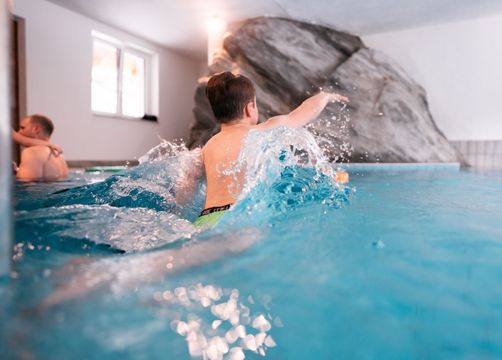 Schwimmen lernen im Urlaub - Pirker's Natur- & Bio Familienhotel