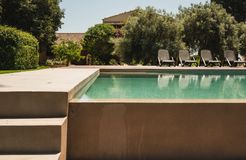 Biohotel La Casa die Melo: Pooldetail - Bio-Agriturismo "La Casa di Melo", Siracusa, Sizilien, Italien
