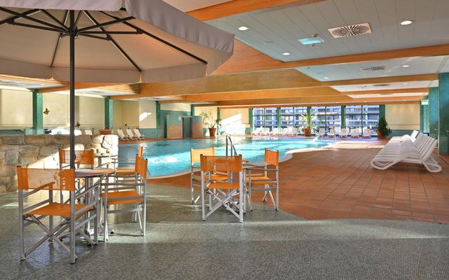 Schwimmbad Hotel Sonnenhügel Ente.jpg