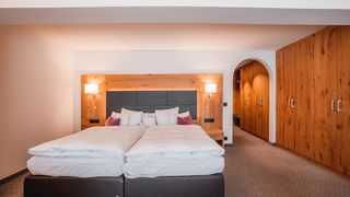 Holunder mit großem Südbalkon oder Südterrasse und Panoramablick (58 m²) Image #2