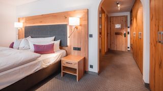 Holunder mit großem Südbalkon oder Südterrasse und Panoramablick (58 m²) Image #1