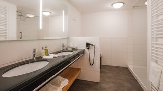 Holunder mit großem Südbalkon oder Südterrasse und Panoramablick (58 m²) Image #6