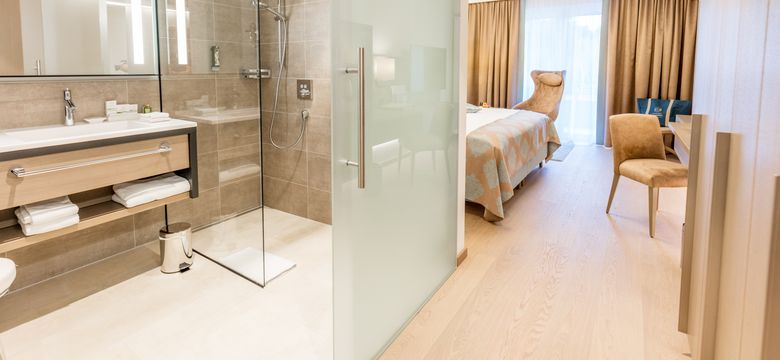 Hotel Warmbaderhof*****: double room Parkallee image #3