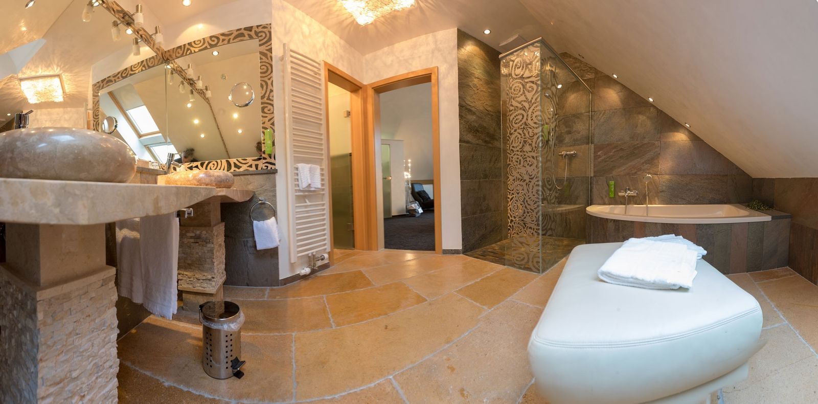 Suite S 600 image 8 - Wellnesshotel Felsenland Resort