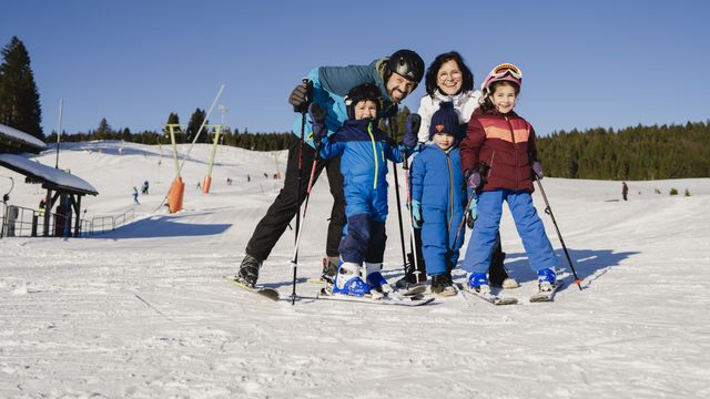 4=3  Winterspecial ink. Skipass