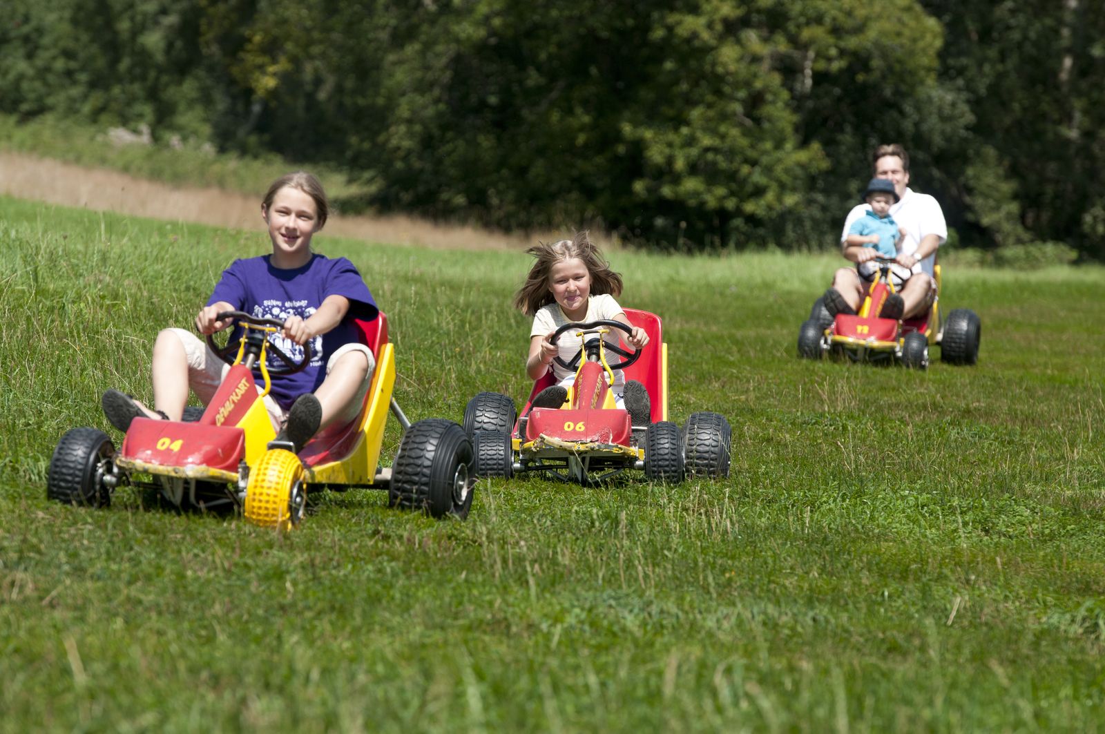 Mit Devalcart - unmotorisierte Gocarts - die Skipiste hinunter sausen im Familotel FamilienKlub Krug | Familotel Fichtelgebirge