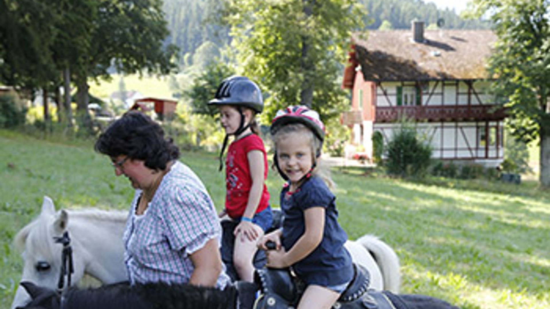 Reiten, da strahlt das Kinderherz! Ab aufs Pferd im Familotel FamilienKlub Krug | Familotel Fichtelgebirge | Mein Krug