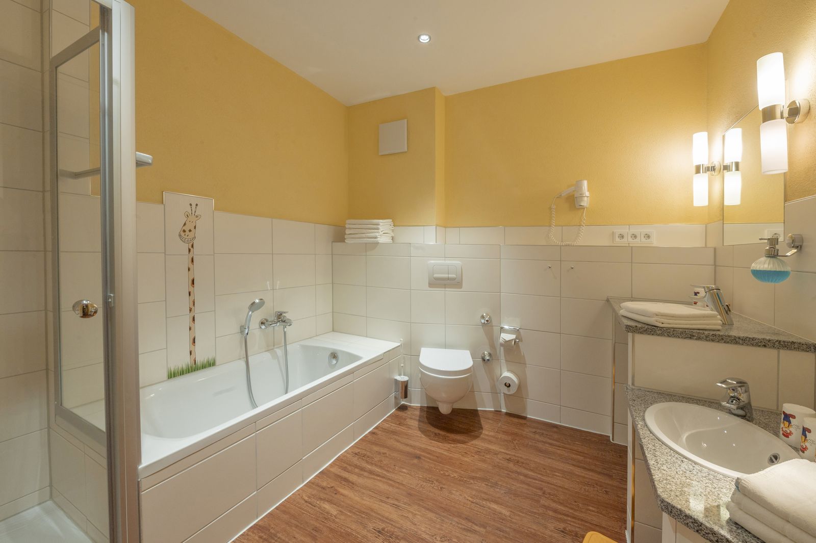 Badezimmer im 4 Raum Familien-Appartement ab 75 qm im Familotel Mein Krug | Familotel Fichtelgebirge FamilienKlub Krug | Mein Krug | Hotel Krug