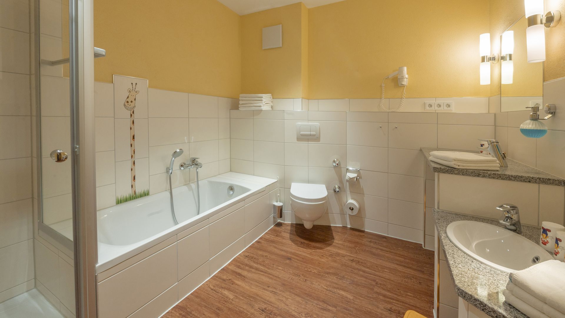 Badezimmer im 4 Raum Familien-Appartement ab 75 qm im Familotel Mein Krug | Familotel Fichtelgebirge FamilienKlub Krug | Mein Krug | Hotel Krug
