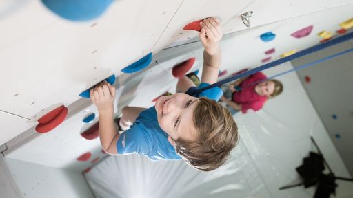 Kletterwand im Kraxel - Kinderhotel Allgäuer Berghof