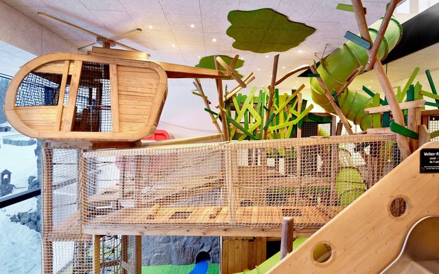 Kinderhotel-Allgaeuer-Berghof-Abenteuer-Kinderspielplatz-Spielwelt.jpg