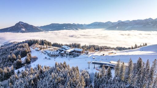 Skiurlaub mit Kindern direkt am Kinderskigebiet im Kinderhotel Allgäuer Berghof