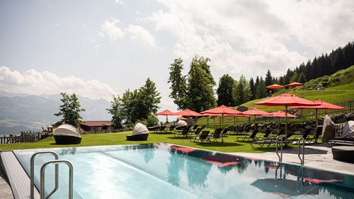 Außenpool im Kinderhotel Allgäuer Berghof