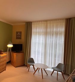 2 Familienzimmer mit V-Tür mit Terrasse| 64 qm - 2-Raum image 3 - Familotel Mecklenburgische Seenplatte Borchard's Rookhus