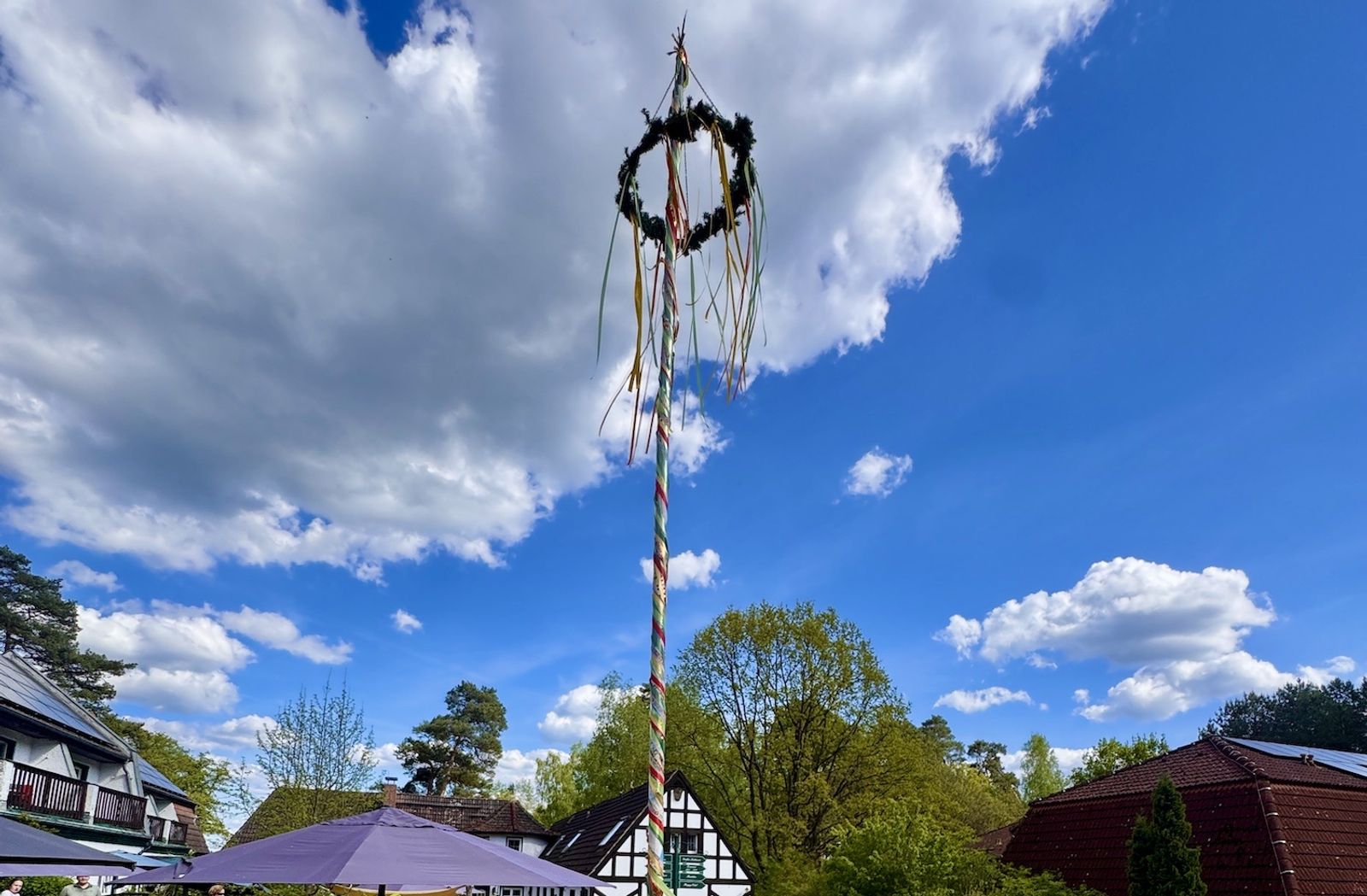 Mai Tanz im Rookhus image 1 - Familotel Mecklenburgische Seenplatte Borchard's Rookhus