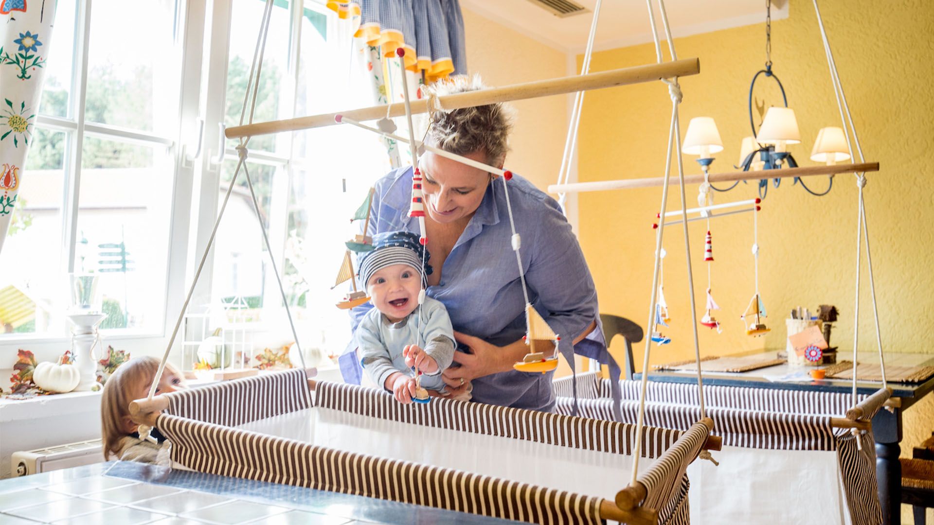 Qualifizierte Baby- und Kinderbetreuung an mindestens 51 Stunden pro Woche.