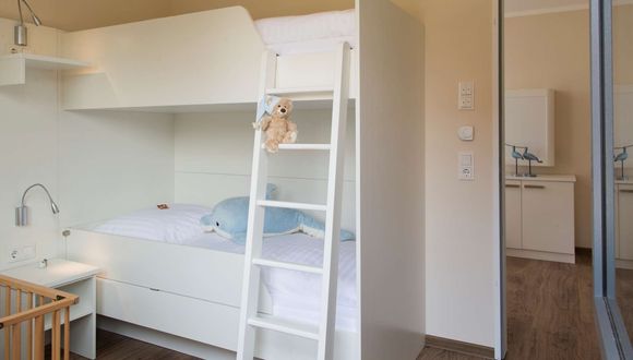 Blick auf das Etagenbett im Kinderzimmer in der Familien Suite Typ C
