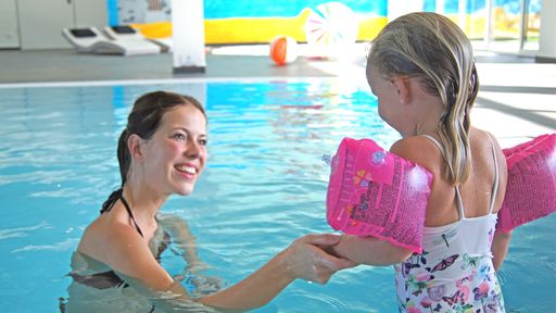 Zertifizierte Happy Schwimmschule für Kinder ab 3 Jahren.