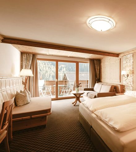 Doppelzimmer »Luxus Zirbe« thumbnail 1 - Familotel Stubaital Alpenhotel Kindl