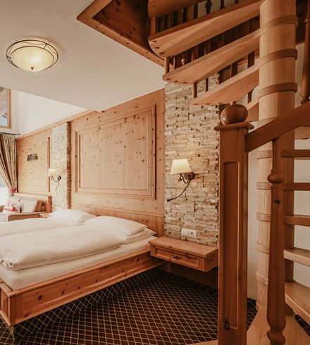 Familiensuite »Luxus Zirbe« thumbnail 3 - Familotel Stubaital Alpenhotel Kindl