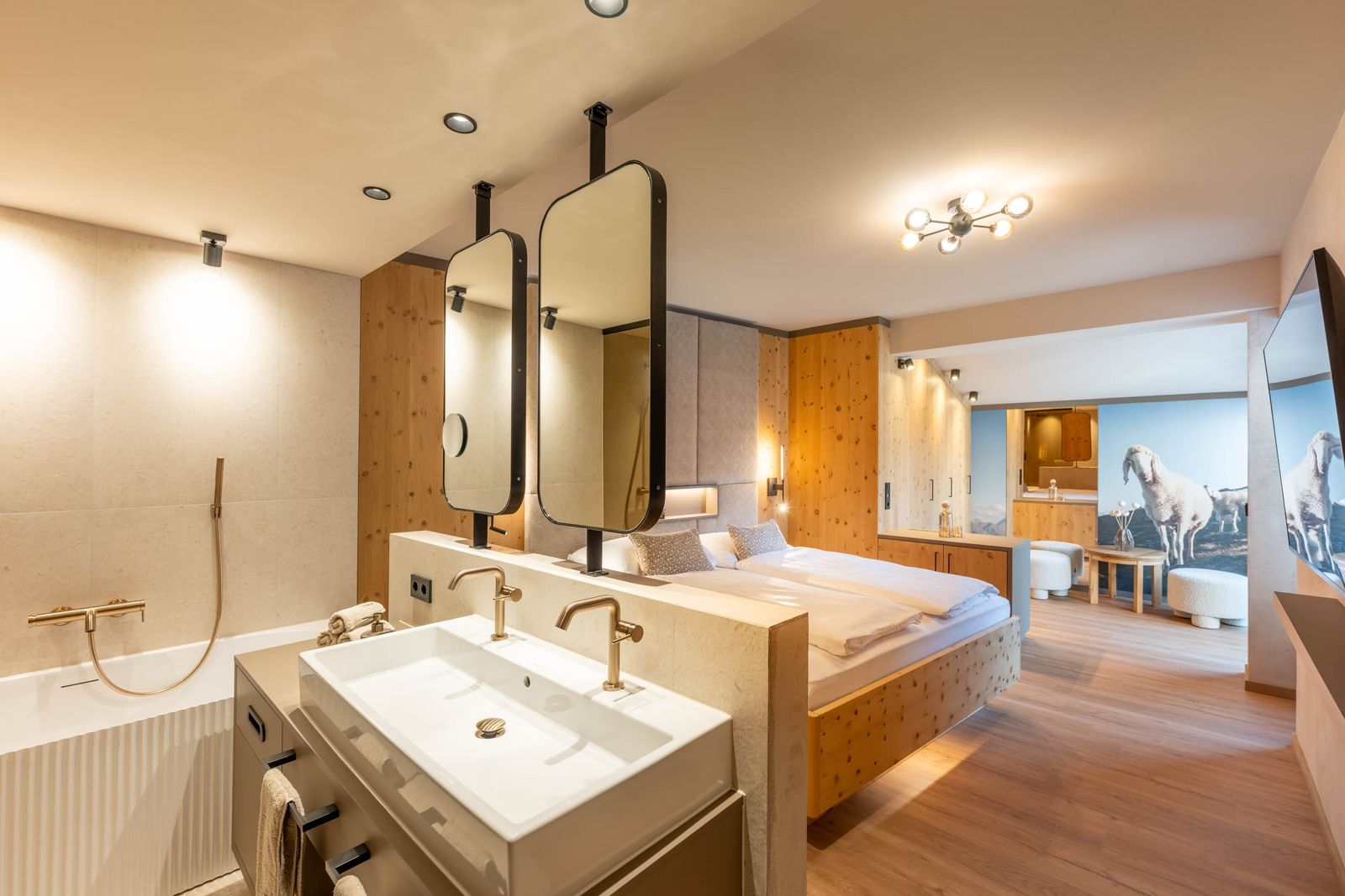 Familiensuite »Premium Zirbe mit privatem Innenhof« image 1 - Familotel Stubaital Alpenhotel Kindl
