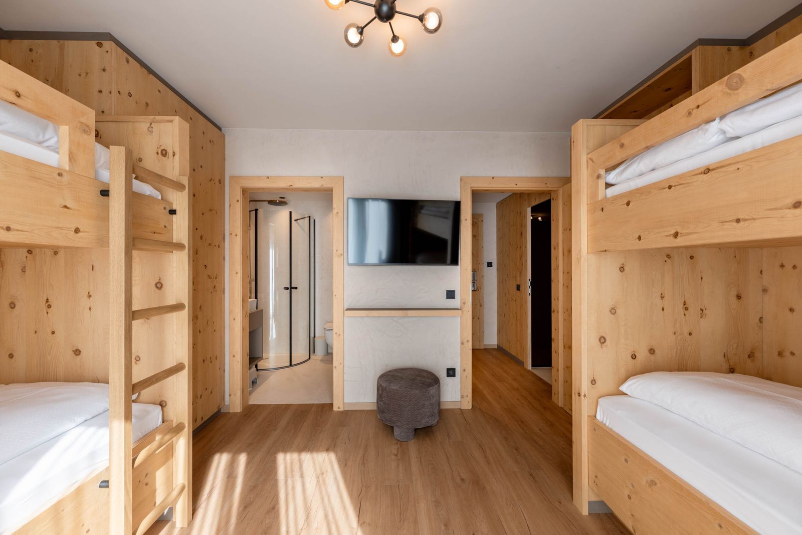 Familiensuite »Premium Zirbe mit privatem Innenhof« image 7 - Familotel Stubaital Alpenhotel Kindl