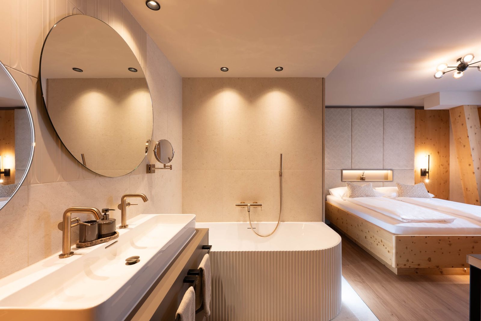 Familiensuite »Premium Zirbe mit privatem Innenhof« image 7 - Familotel Stubaital Alpenhotel Kindl