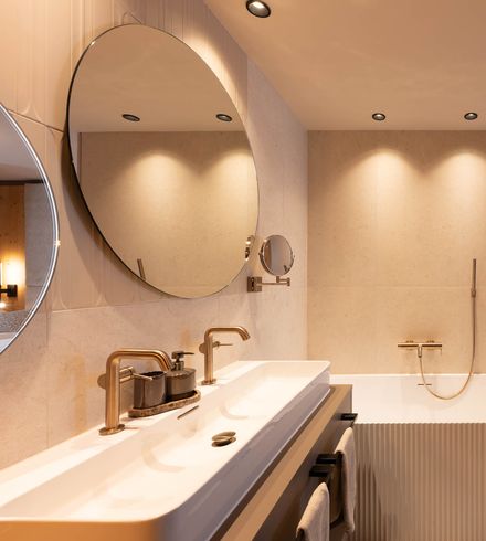 Familiensuite »Premium Zirbe mit privatem Innenhof« thumbnail 7 - Familotel Stubaital Alpenhotel Kindl