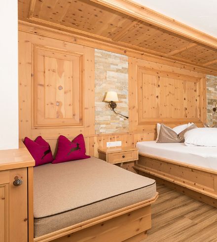 Doppelzimmer »Junior Zirbe« image 1 - Familotel Stubaital Alpenhotel Kindl