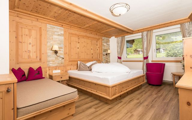 Doppelzimmer »Junior Zirbe« image 1 - Familotel Stubaital Alpenhotel Kindl