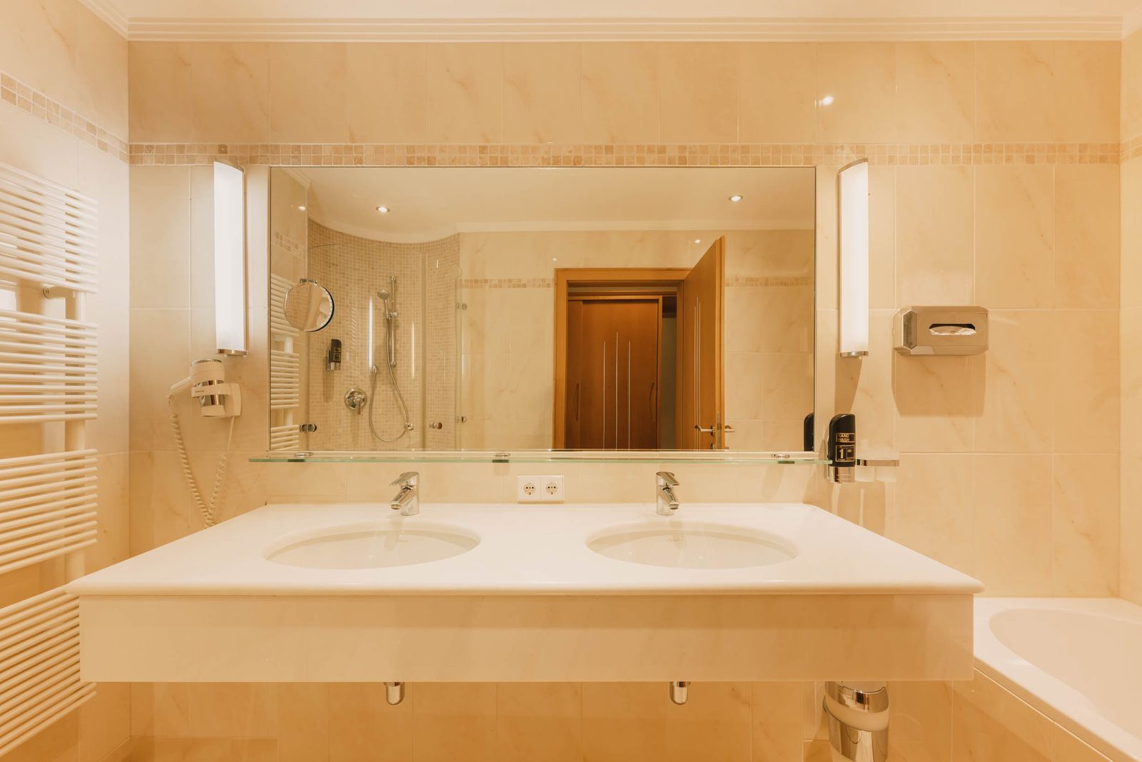 Doppelzimmer »Deluxe« image 2 - Familotel Stubaital Alpenhotel Kindl