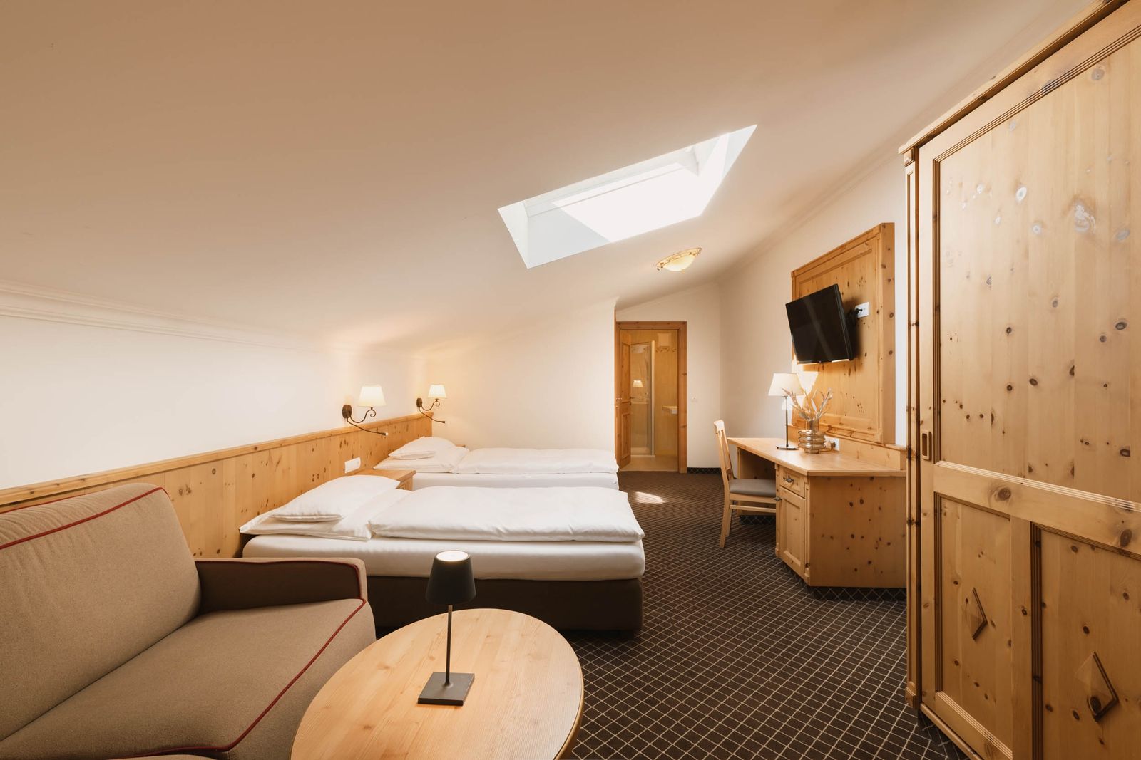 Familiensuite »Luxus Zirbe« image 2 - Familotel Stubaital Alpenhotel Kindl