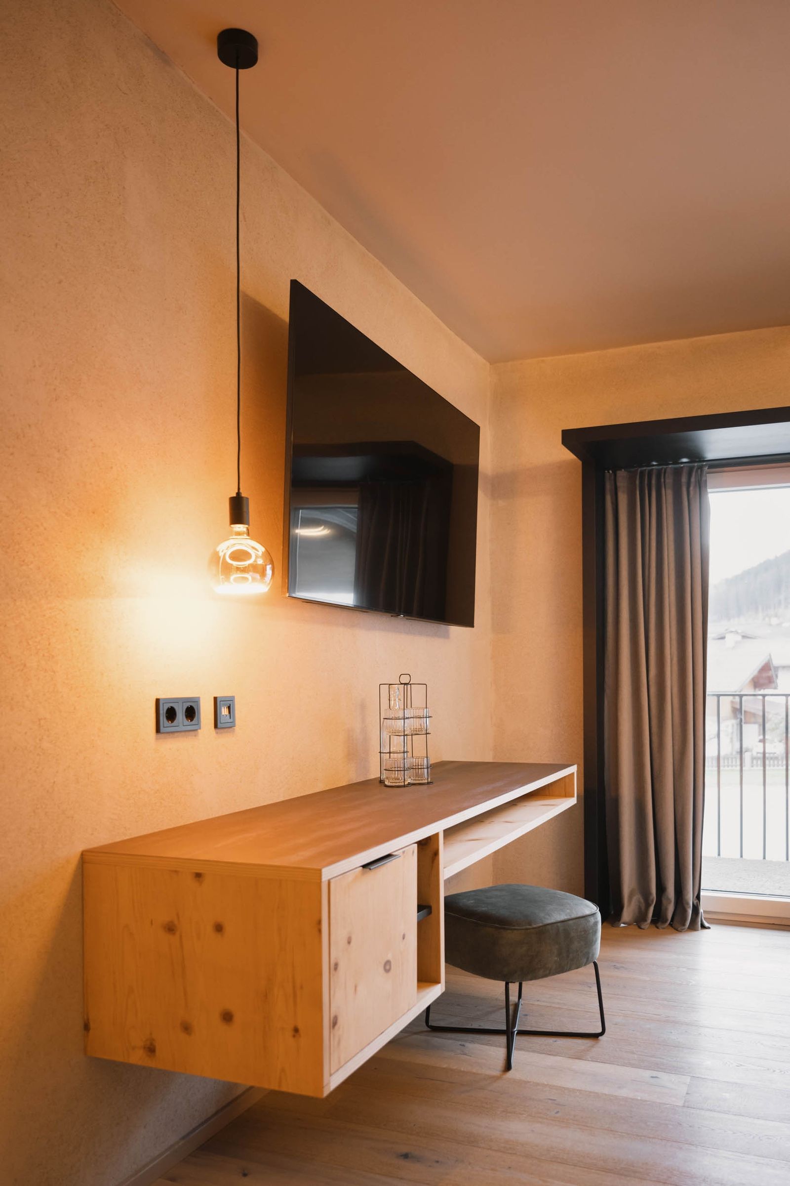 NEU! Familiensuite »Premium Zirbe« image 8 - Familotel Stubaital Alpenhotel Kindl