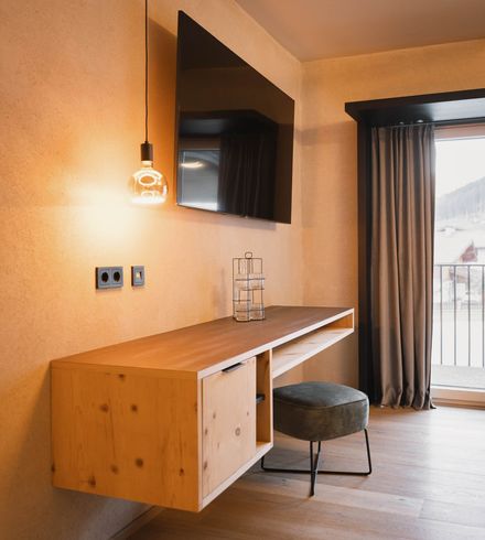 NEU! Familiensuite »Premium Zirbe« image 8 - Familotel Stubaital Alpenhotel Kindl