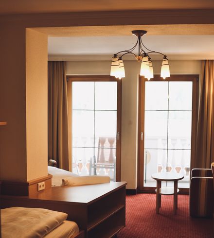 Doppelzimmer »Komfort mit getrennten Betten« image 1 - Familotel Stubaital Alpenhotel Kindl