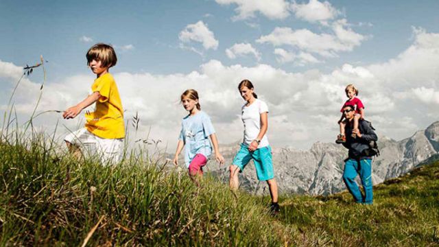 HAPPY FRÜHSOMMER - 1 Kind gratis