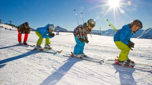 Kinder in der Skischule