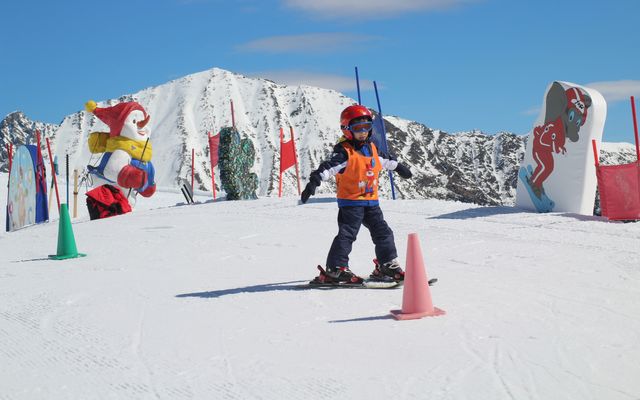 Familotel Südtirol Family Home Alpenhof: Inserimento sugli sci per bimbi - 1 bimbo gratis