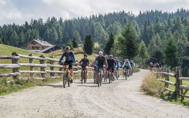 Südtiroler Bike Wochen I 1 Nacht geschenkt image 1 - Familotel Südtirol Huber